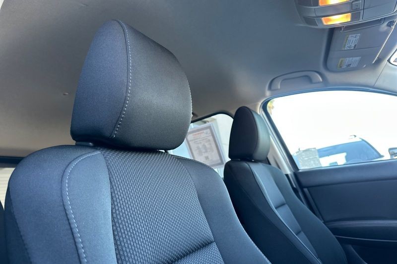 Mazda CX-5 Vehicle Full-screen Gallery Image 17