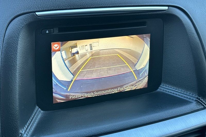 Mazda CX-5 Vehicle Full-screen Gallery Image 19
