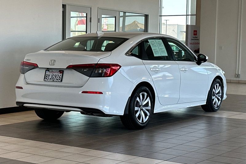 Honda Civic Sedan Vehicle Full-screen Gallery Image 04