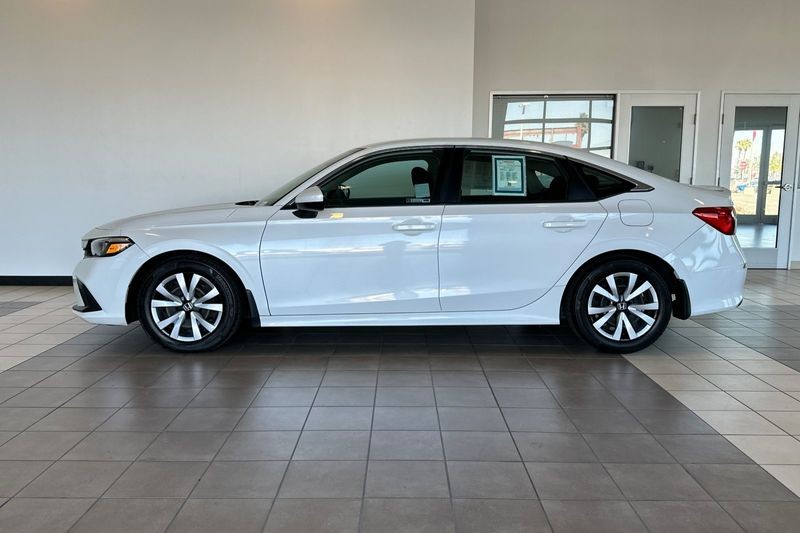 Honda Civic Sedan Vehicle Full-screen Gallery Image 07