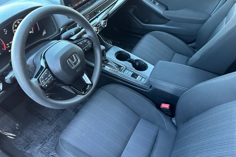 Honda Civic Sedan Vehicle Full-screen Gallery Image 10