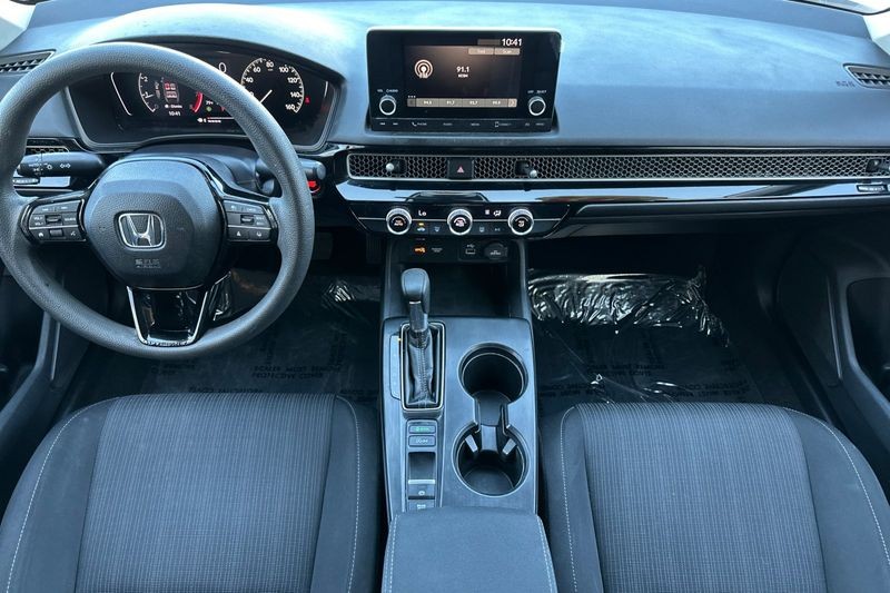 Honda Civic Sedan Vehicle Full-screen Gallery Image 13