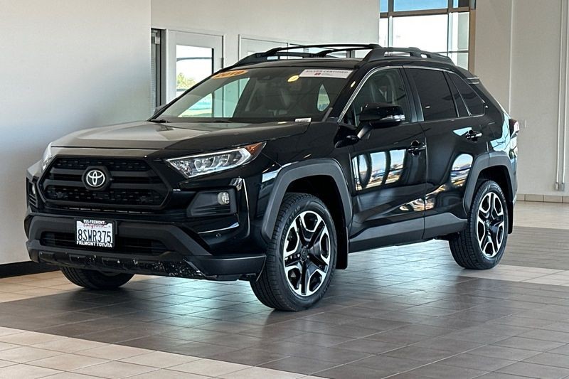 Toyota RAV4 Vehicle Full-screen Gallery Image 08