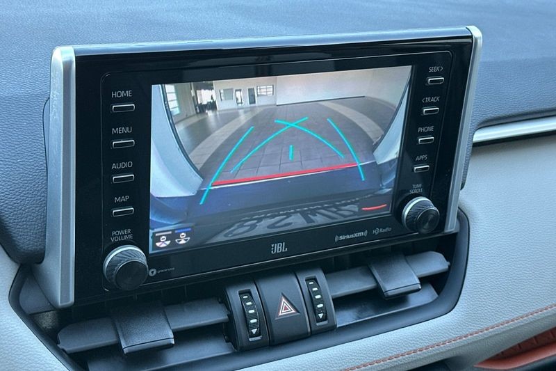 Toyota RAV4 Vehicle Full-screen Gallery Image 19