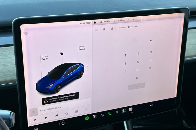 Tesla Model 3 Vehicle Full-screen Gallery Image 17