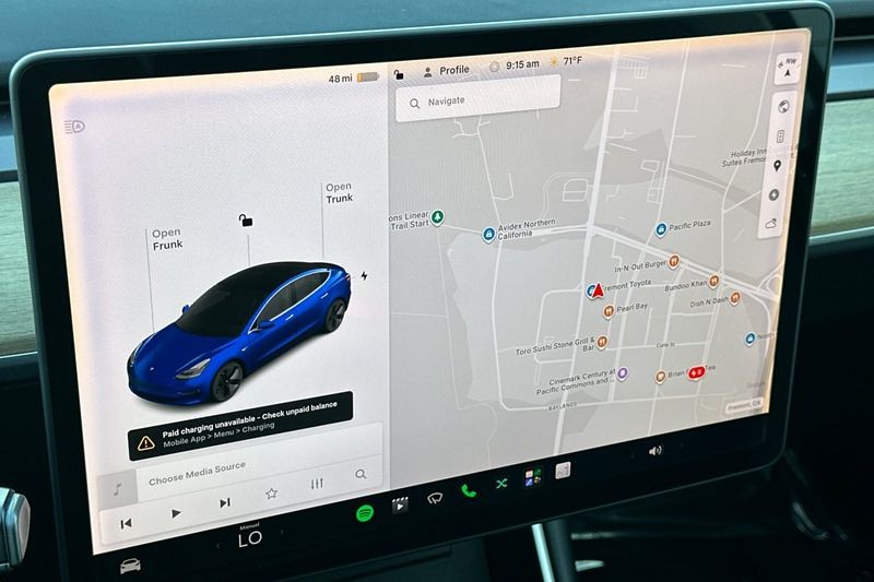 Tesla Model 3 Vehicle Full-screen Gallery Image 18
