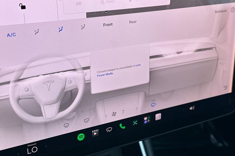 Tesla Model 3 Vehicle Full-screen Gallery Image 20