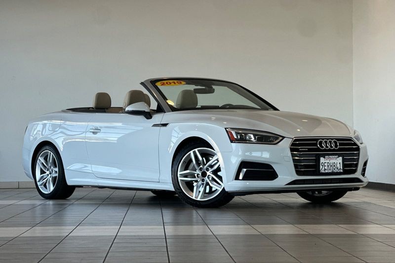 Audi A5 Cabriolet Vehicle Full-screen Gallery Image 02