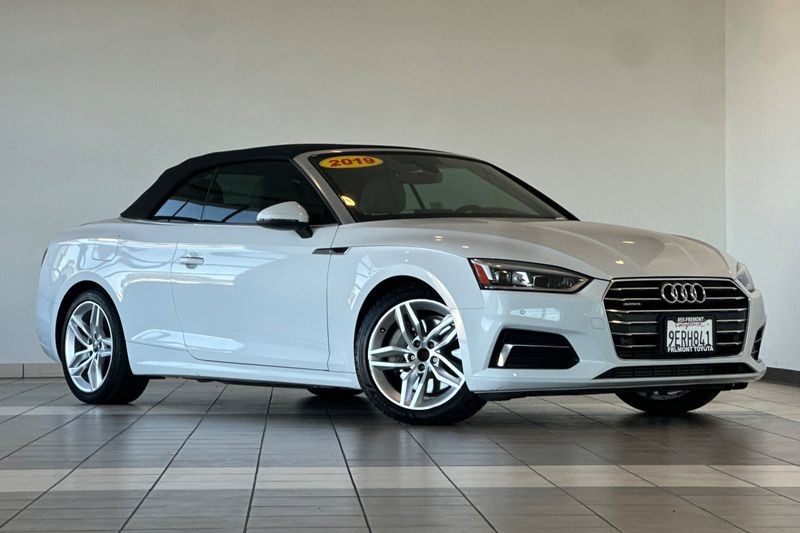 Audi A5 Cabriolet Vehicle Full-screen Gallery Image 03