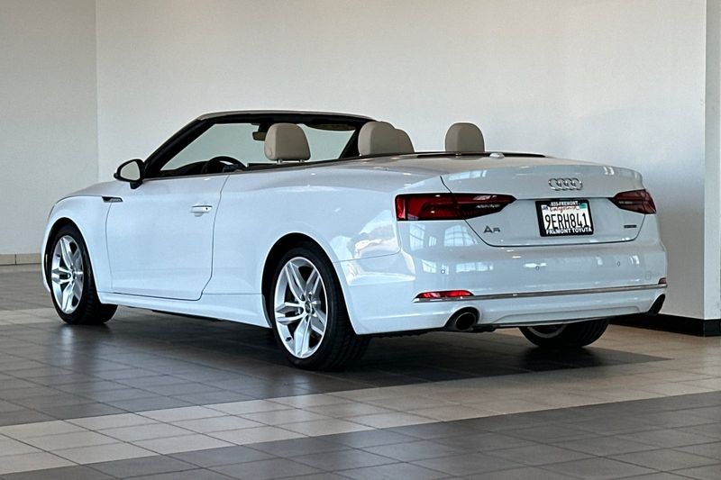 Audi A5 Cabriolet Vehicle Full-screen Gallery Image 07