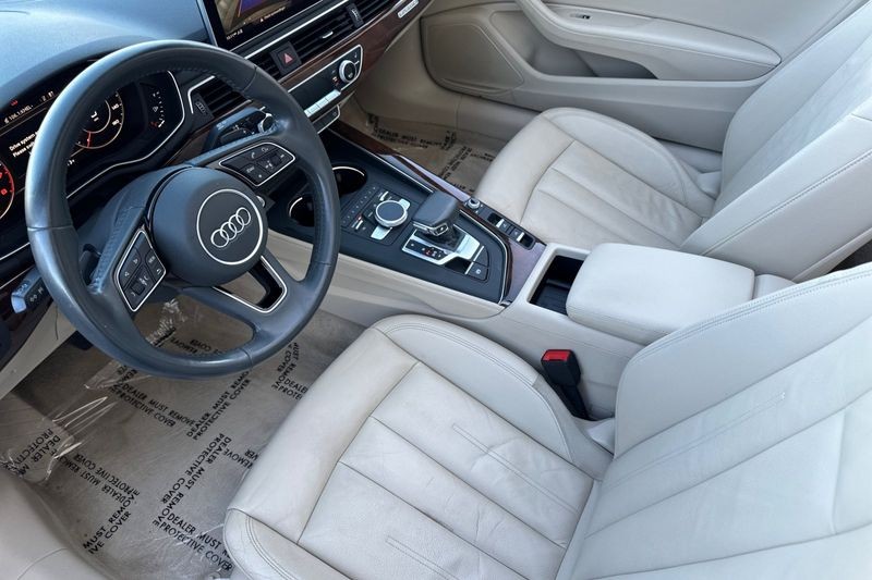Audi A5 Cabriolet Vehicle Full-screen Gallery Image 11