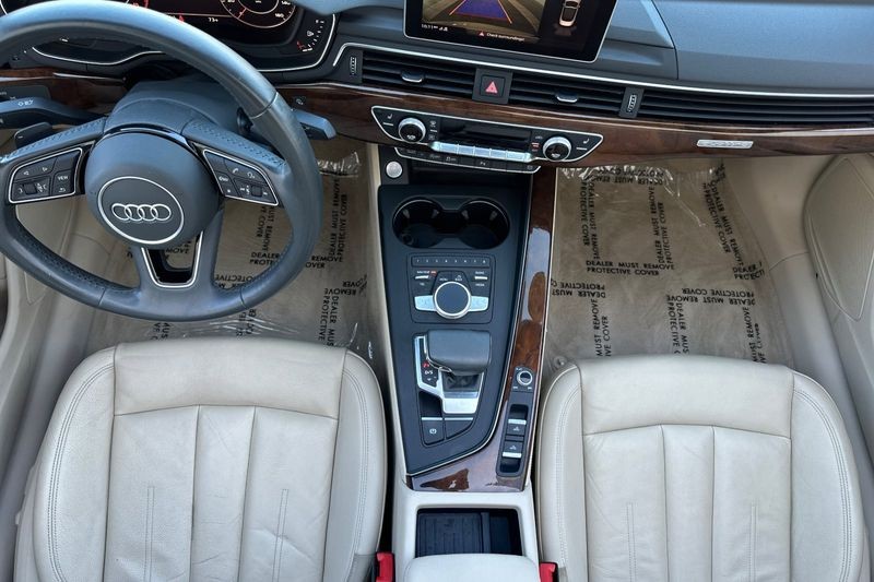 Audi A5 Cabriolet Vehicle Full-screen Gallery Image 14