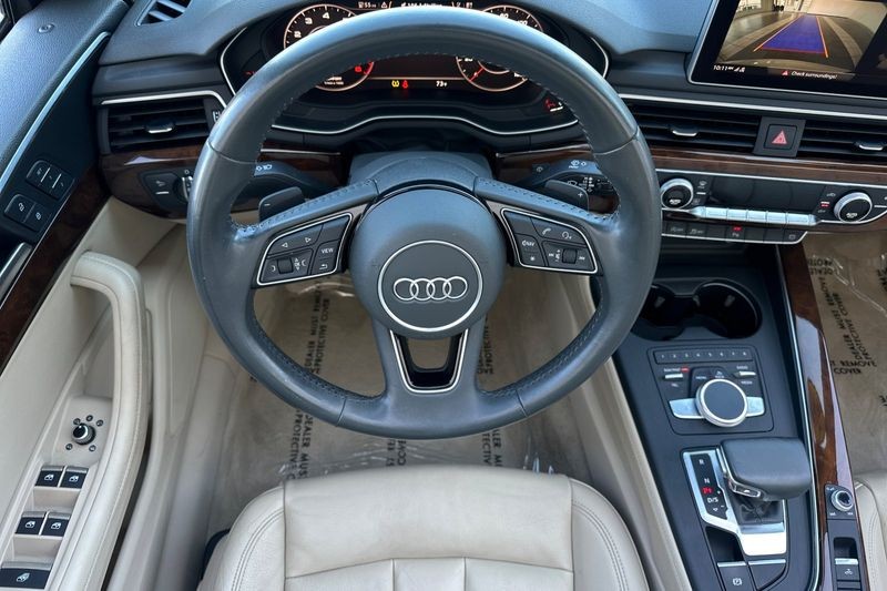 Audi A5 Cabriolet Vehicle Full-screen Gallery Image 15