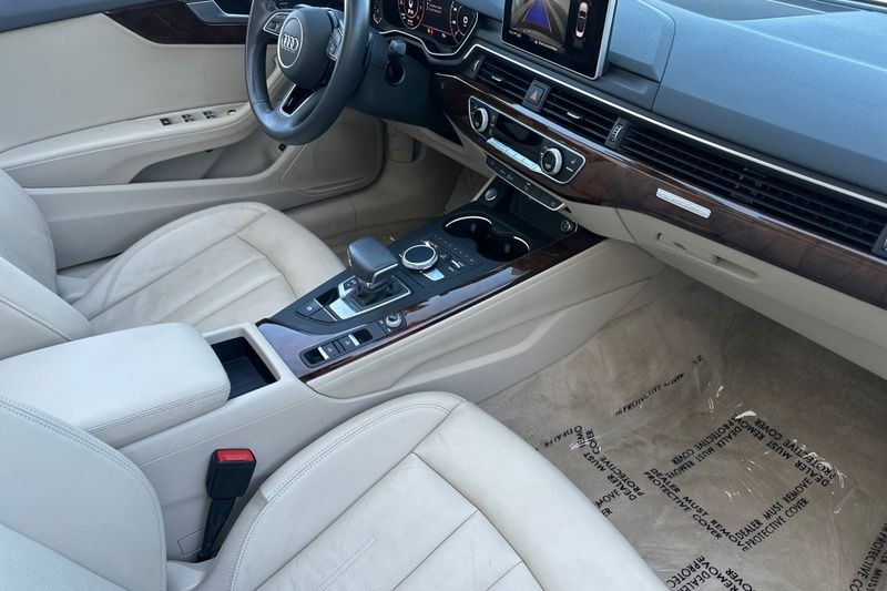 Audi A5 Cabriolet Vehicle Full-screen Gallery Image 16