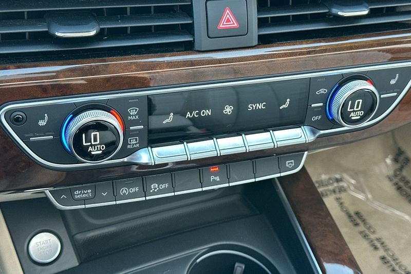 Audi A5 Cabriolet Vehicle Full-screen Gallery Image 20