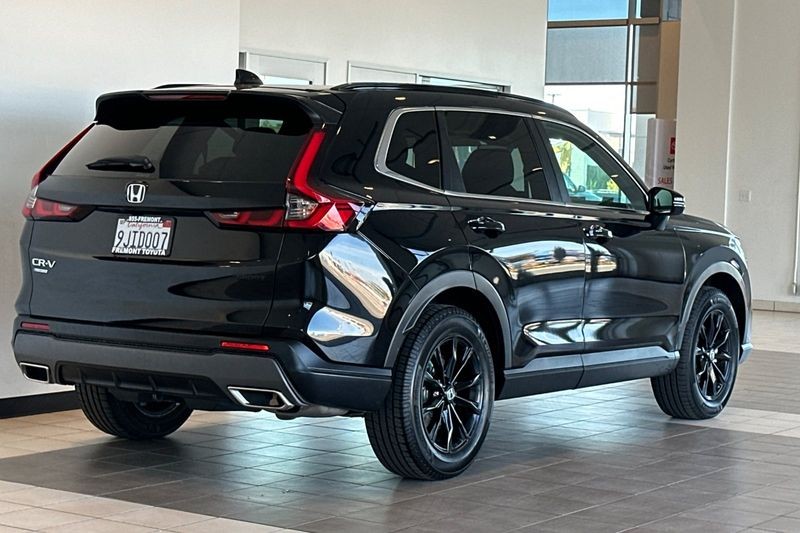 Honda CR-V Hybrid Vehicle Full-screen Gallery Image 04