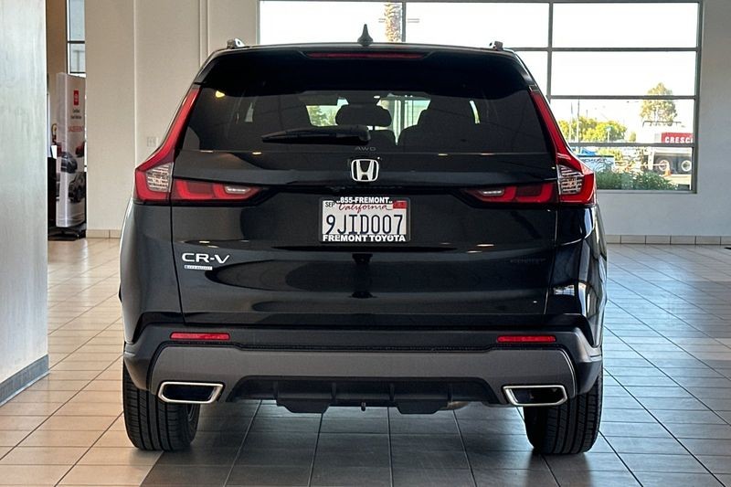 Honda CR-V Hybrid Vehicle Full-screen Gallery Image 05