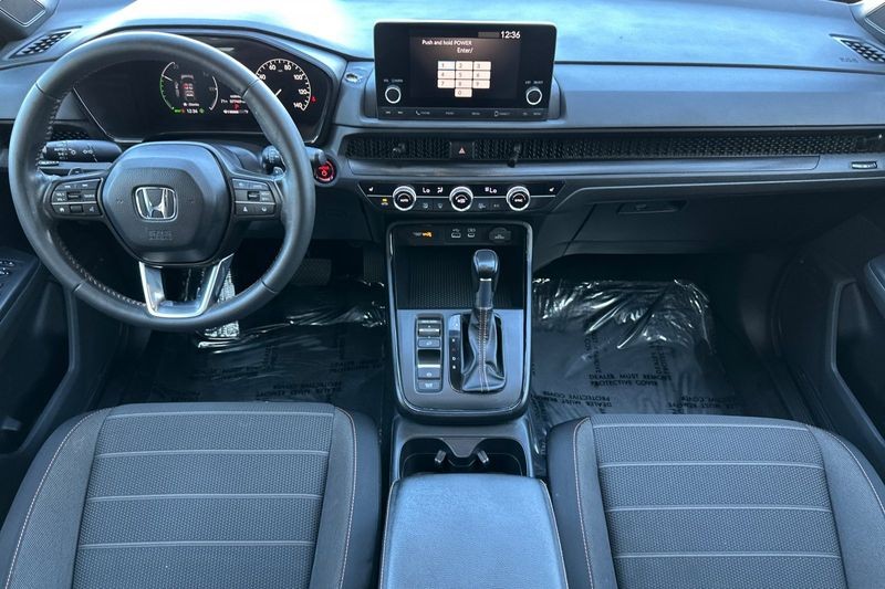 Honda CR-V Hybrid Vehicle Full-screen Gallery Image 13