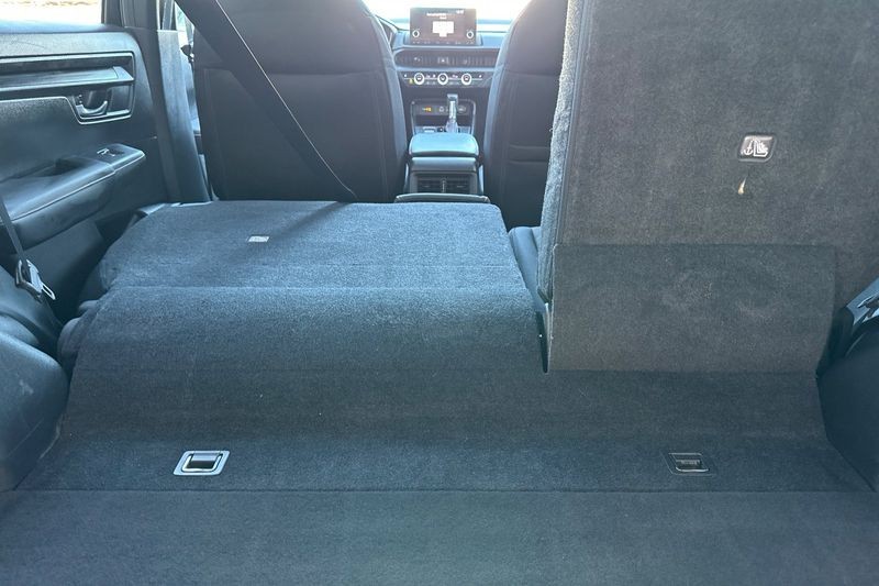 Honda CR-V Hybrid Vehicle Full-screen Gallery Image 15