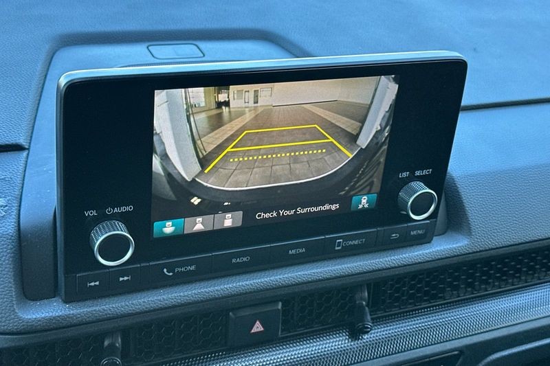 Honda CR-V Hybrid Vehicle Full-screen Gallery Image 18