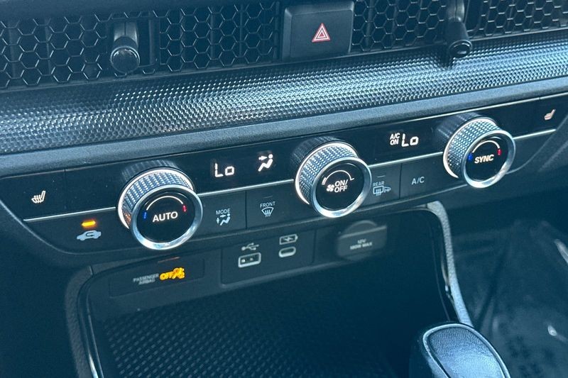 Honda CR-V Hybrid Vehicle Full-screen Gallery Image 19
