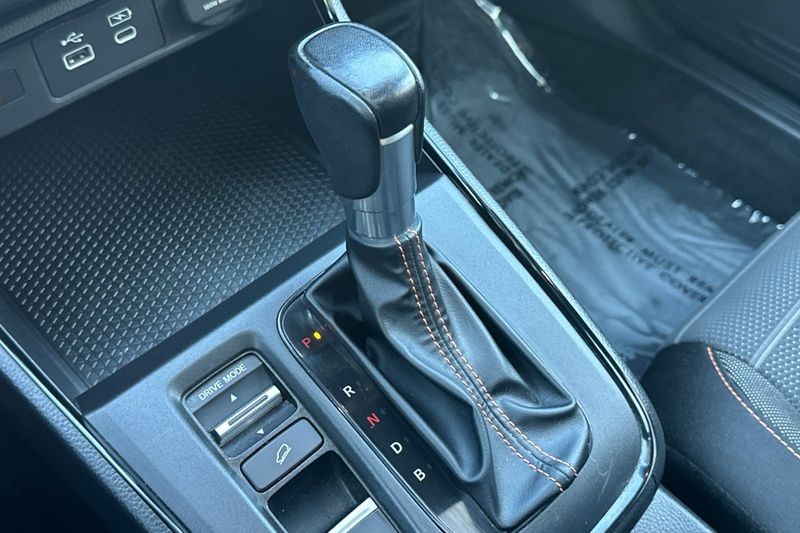Honda CR-V Hybrid Vehicle Full-screen Gallery Image 20