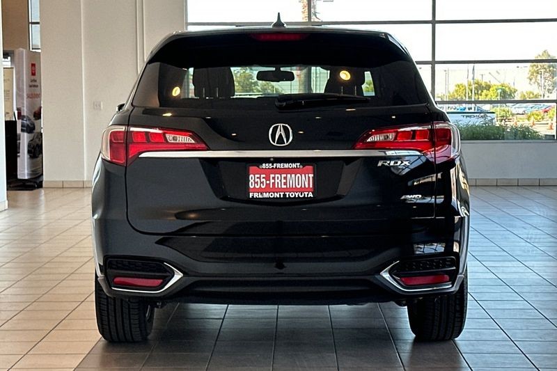 Acura RDX Vehicle Full-screen Gallery Image 05