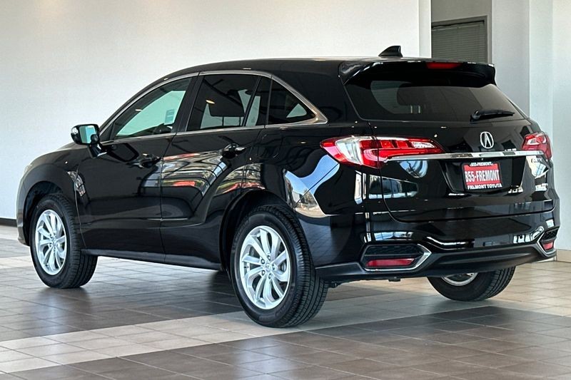 Acura RDX Vehicle Full-screen Gallery Image 06
