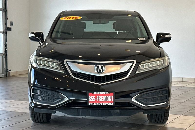 Acura RDX Vehicle Full-screen Gallery Image 09