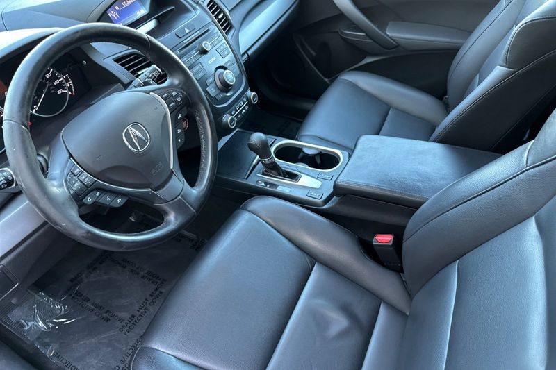 Acura RDX Vehicle Full-screen Gallery Image 10