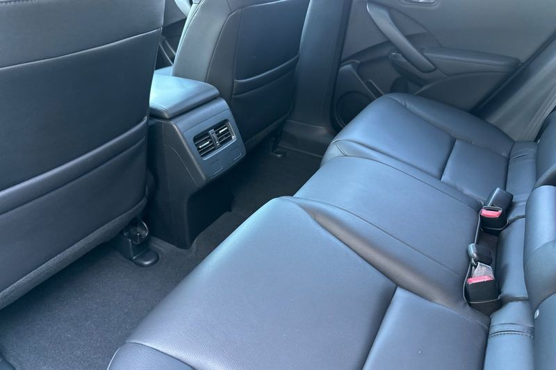 Acura RDX Vehicle Full-screen Gallery Image 12