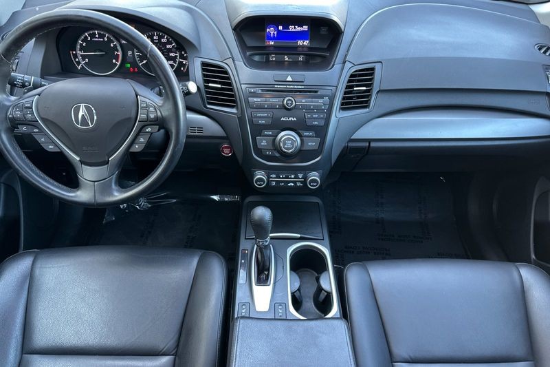 Acura RDX Vehicle Full-screen Gallery Image 13
