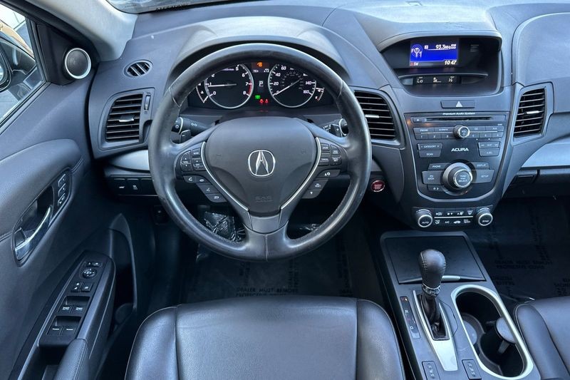 Acura RDX Vehicle Full-screen Gallery Image 14