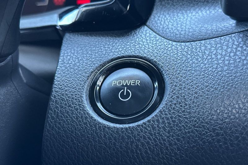 Toyota Camry Vehicle Full-screen Gallery Image 18