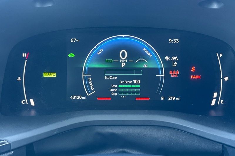Toyota Camry Vehicle Full-screen Gallery Image 20