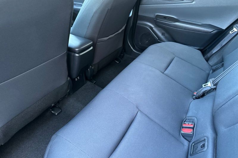 Toyota Prius Vehicle Full-screen Gallery Image 12