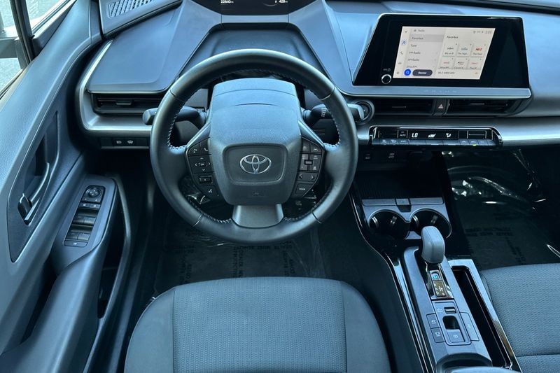 Toyota Prius Vehicle Full-screen Gallery Image 14
