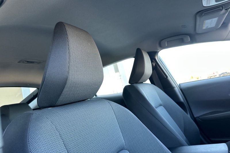 Toyota Prius Vehicle Full-screen Gallery Image 17