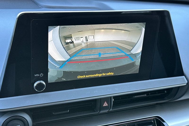 Toyota Prius Vehicle Full-screen Gallery Image 19