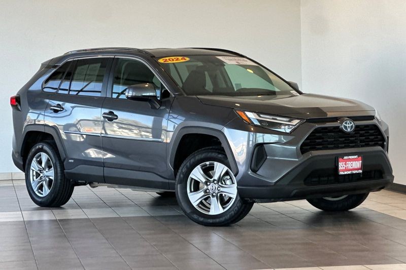 Toyota RAV4 Vehicle Full-screen Gallery Image 02