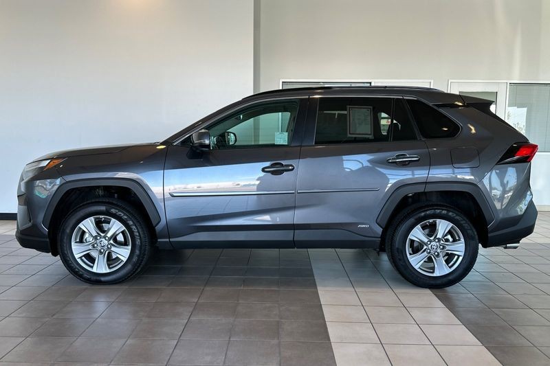 Toyota RAV4 Vehicle Full-screen Gallery Image 07
