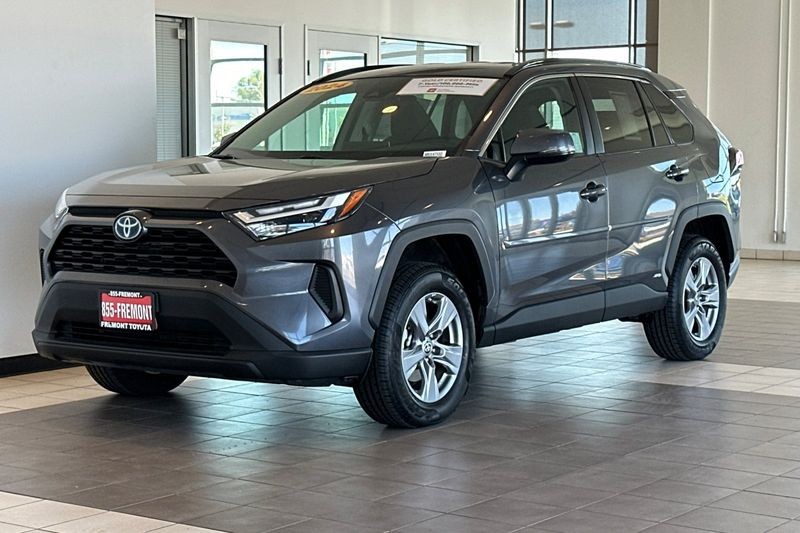 Toyota RAV4 Vehicle Full-screen Gallery Image 08