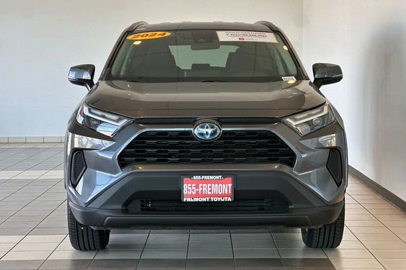 Toyota RAV4 Vehicle Full-screen Gallery Image 09