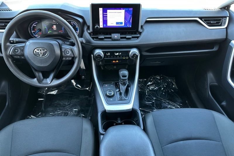 Toyota RAV4 Vehicle Full-screen Gallery Image 13