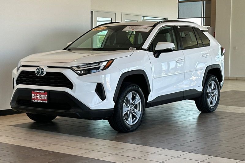 Toyota RAV4 Vehicle Full-screen Gallery Image 08