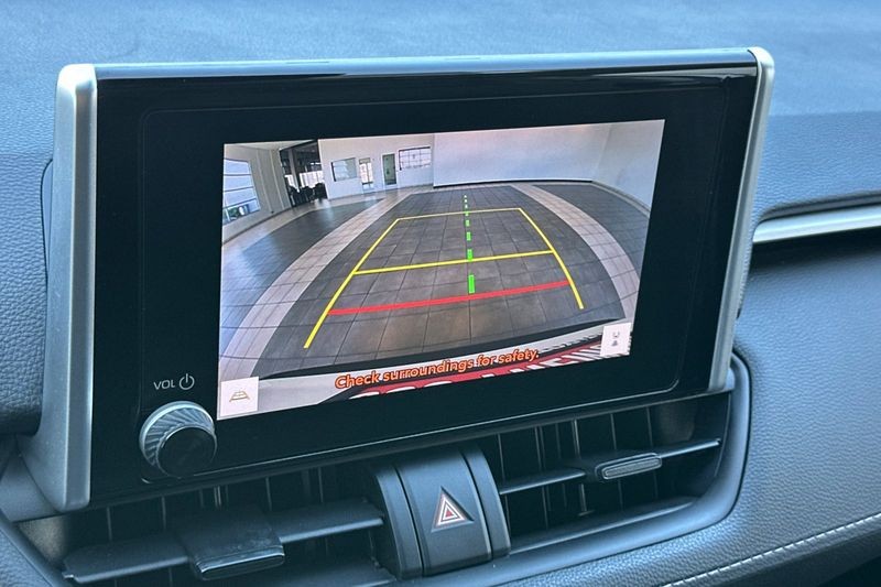 Toyota RAV4 Vehicle Full-screen Gallery Image 19
