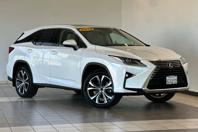 Lexus RX Vehicle Full-screen Gallery Image 02