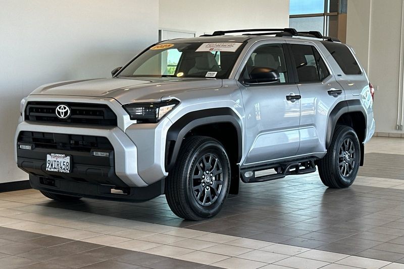 Toyota 4Runner Vehicle Full-screen Gallery Image 08