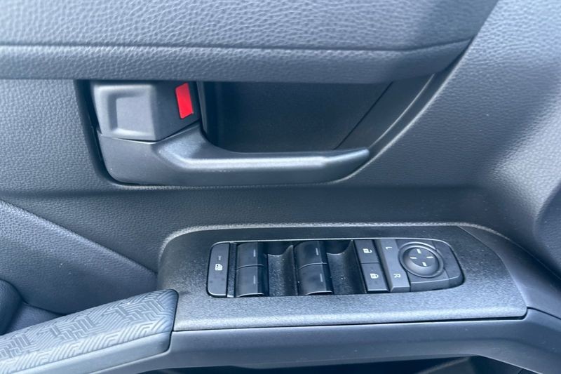 Toyota 4Runner Vehicle Full-screen Gallery Image 11