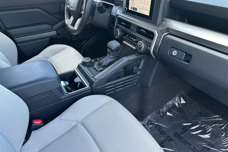 Toyota 4Runner Vehicle Full-screen Gallery Image 17
